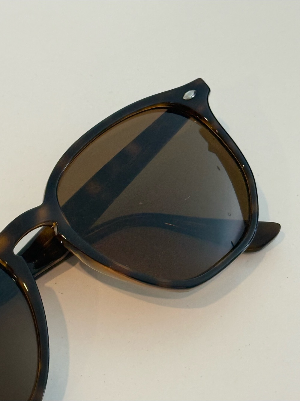 Ray-Ban Tortoiseshell Round Sunglasses - Havana Brown Polarized Lenses - RB4306 - Picture 4 of 7